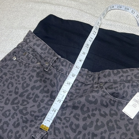 GAP Maternity Vintage Slim Jeans.  Leopard Print - Black and Gray. Size 27 - Picture 8 of 12